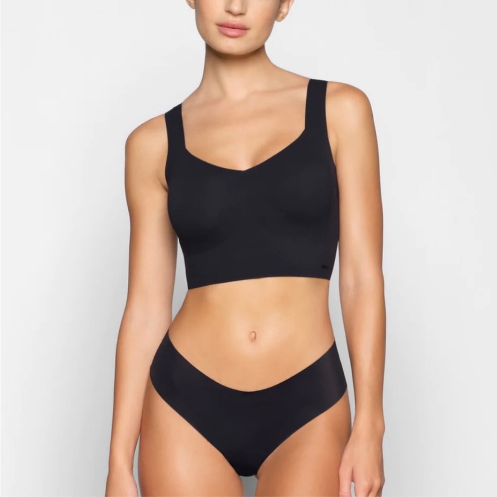 CLEARANCE—NWT SKIMS Naked Plunge Longline Bra, Scoop Neck Wireless Bras - Picture 3 of 8
